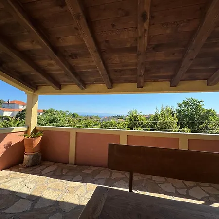 Moric S Terasom Sali