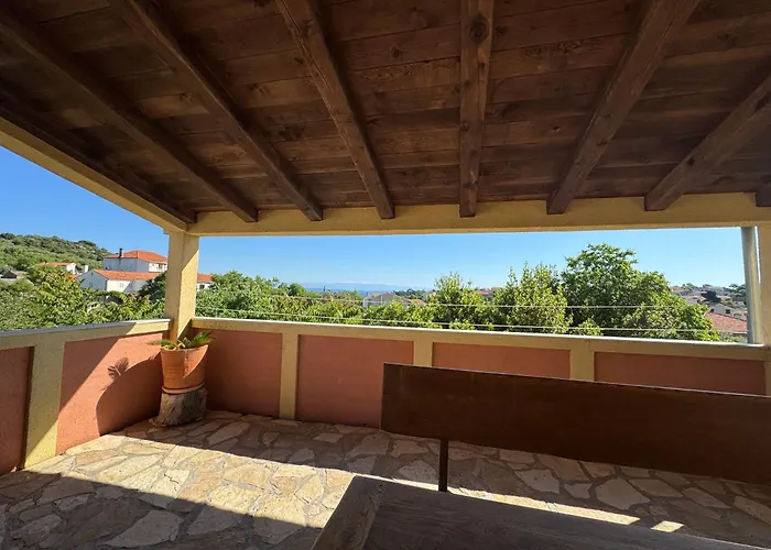 Moric S Terasom Sali