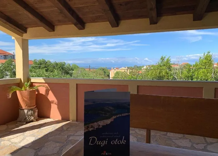 Moric S Terasom Sali